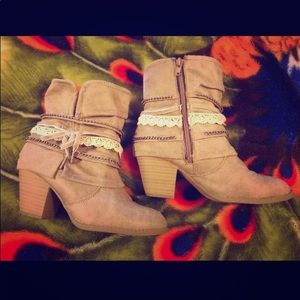 Gorgeous Heeled Tan Booties- Size 7